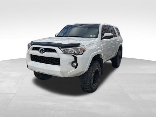 2016 Toyota 4Runner SR5's photo