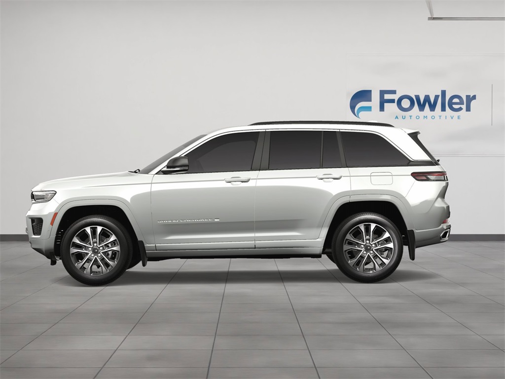 2025 Jeep Grand Cherokee Overland photo 3