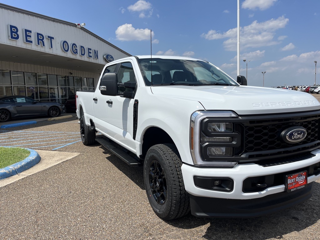 2026 Ford F-350 Super Duty XL's photo