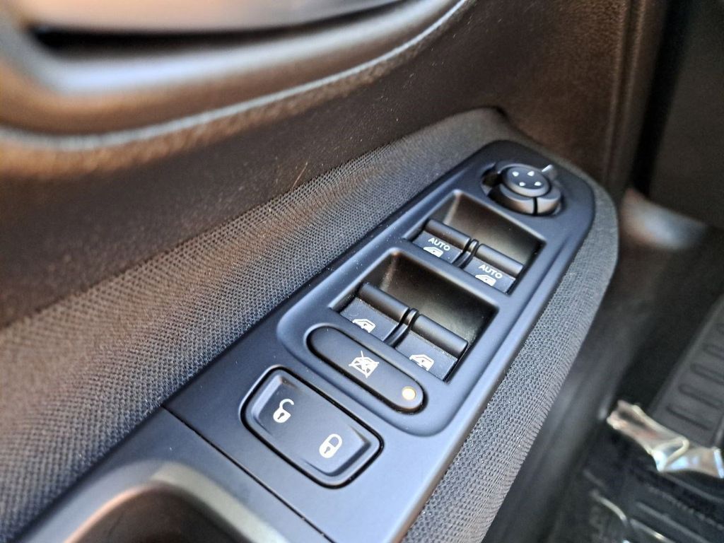 2018 Jeep Renegade Latitude North Edition photo 25