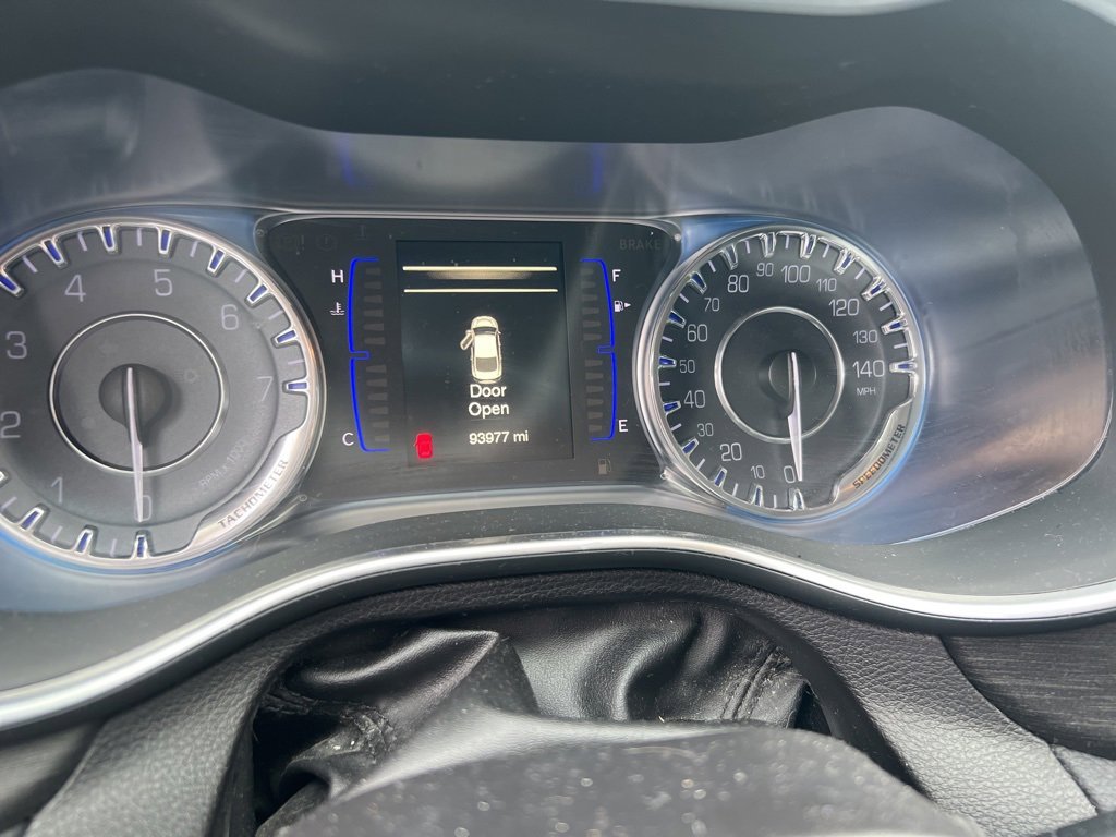 2017 Chrysler 200 LX's photo