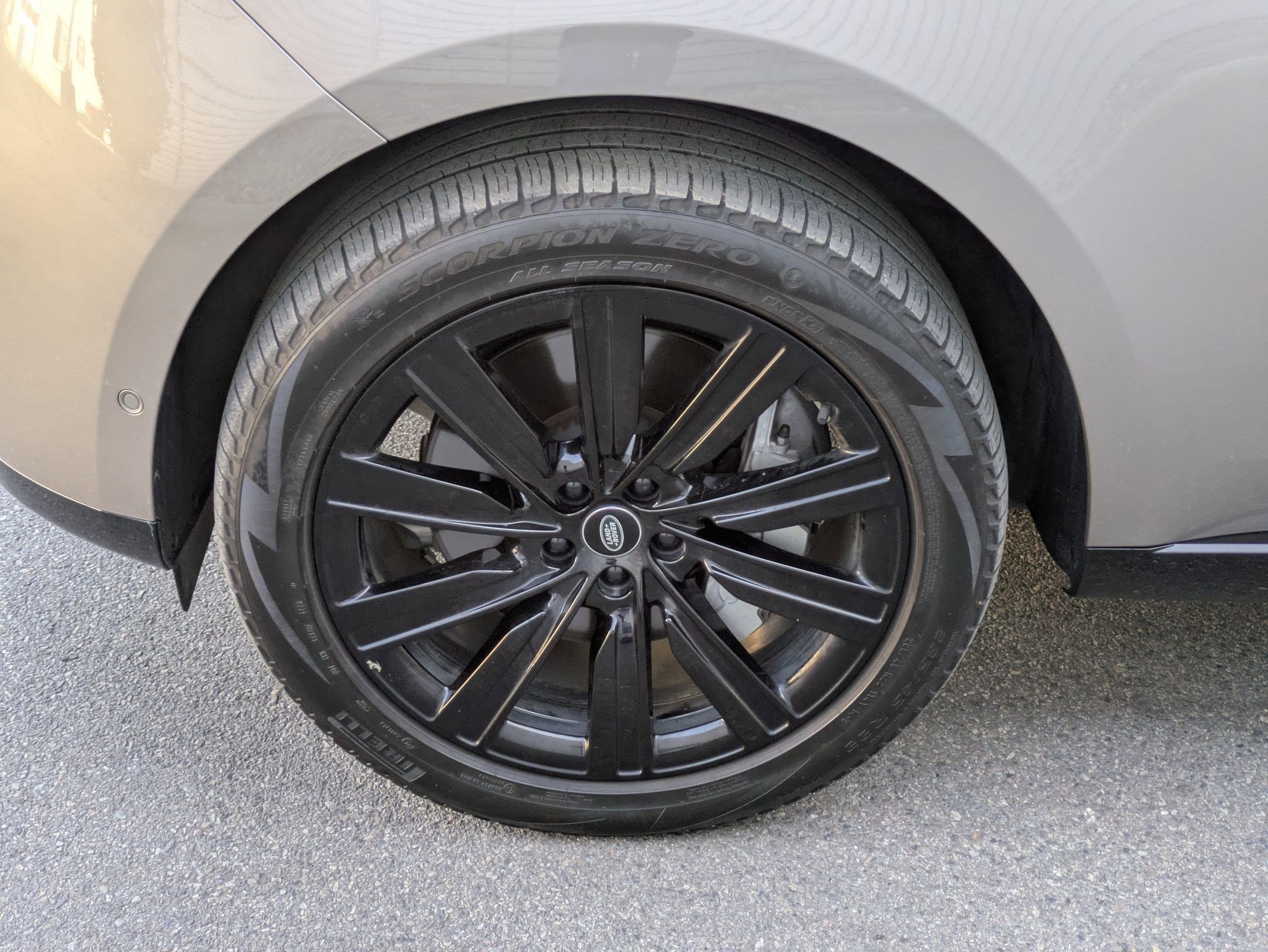 2023 Land Rover Range Rover SE photo 11