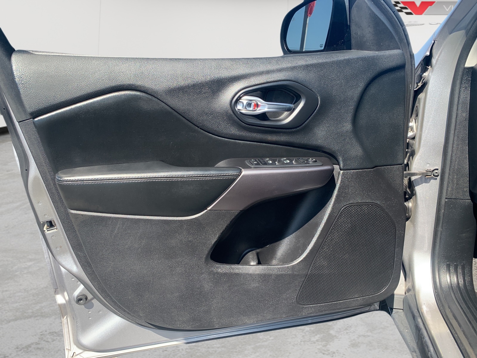 2020 Jeep Cherokee Latitude photo 25