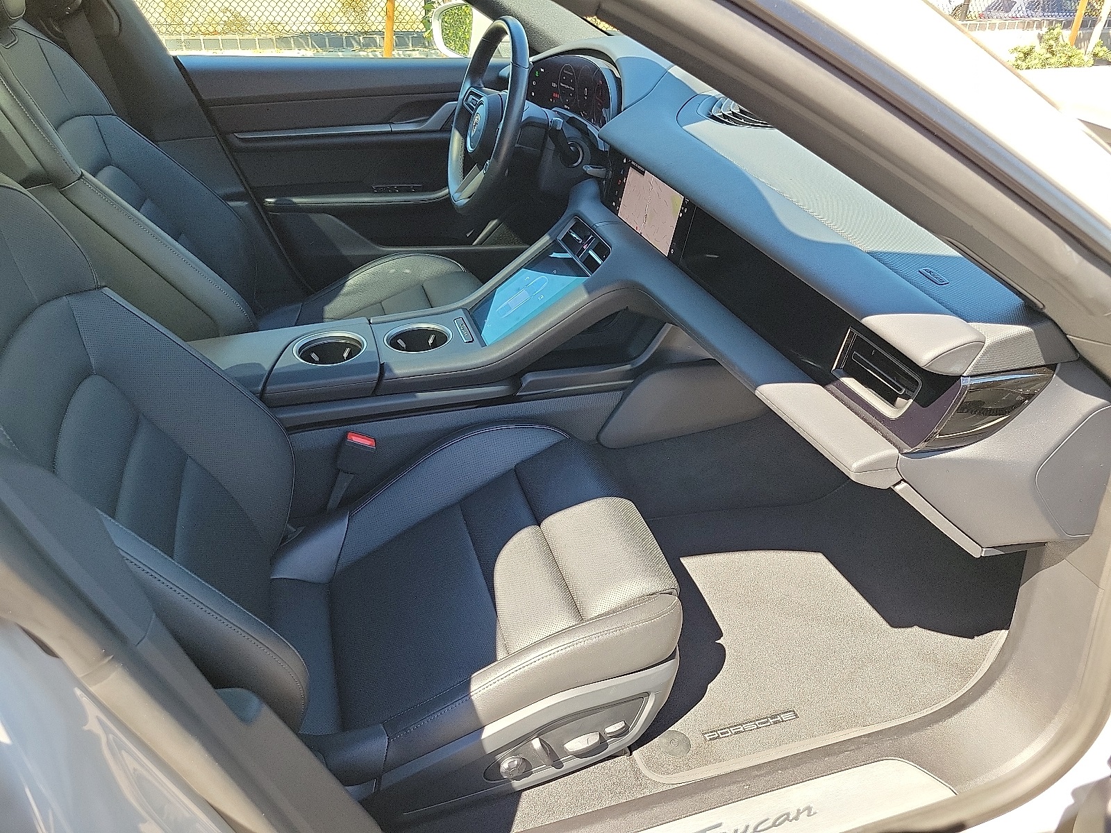 2025 Porsche Taycan photo 26