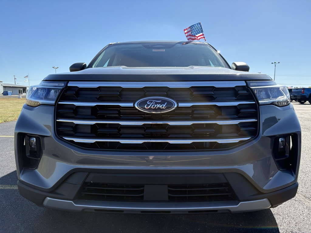 2026 Ford Explorer photo 2