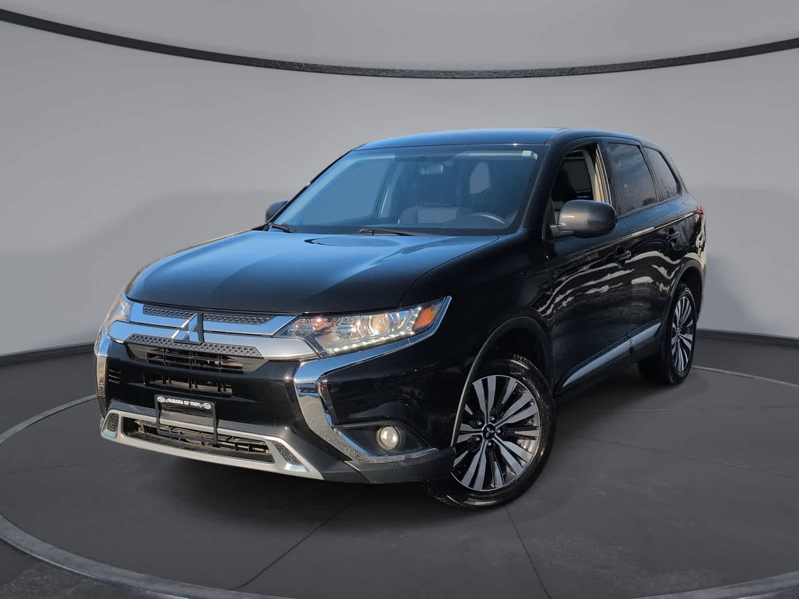 2019 Mitsubishi Outlander ES's photo