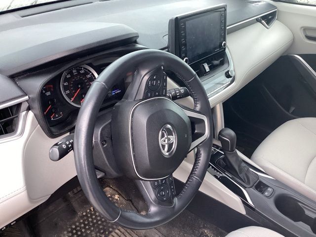 2022 Toyota Corolla Cross LE photo 26