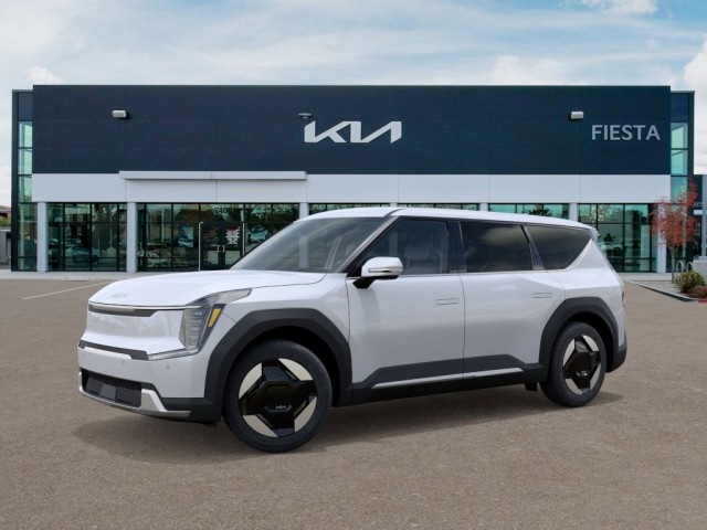 New 2026 Glacial White Pearl Kia Light Short Range image 3