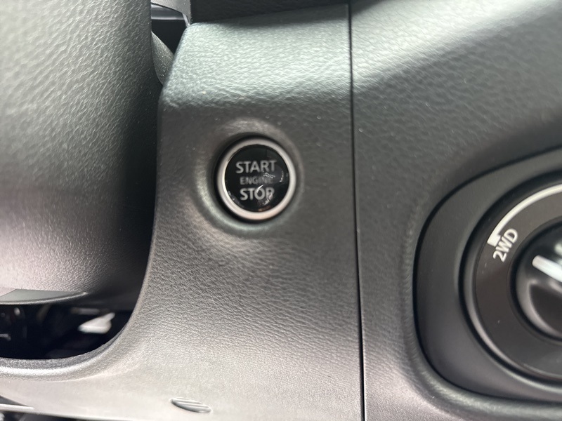 2023 Nissan Frontier PRO-4X Crew Cab photo 11