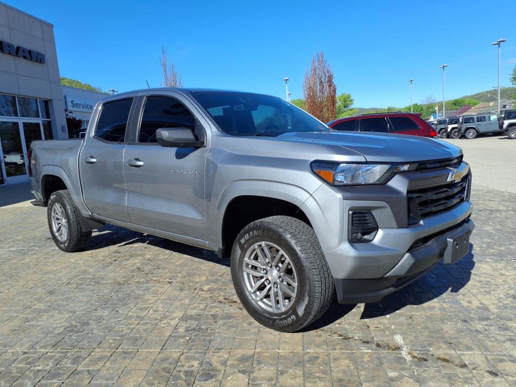 2023 Chevrolet Colorado LT photo 3