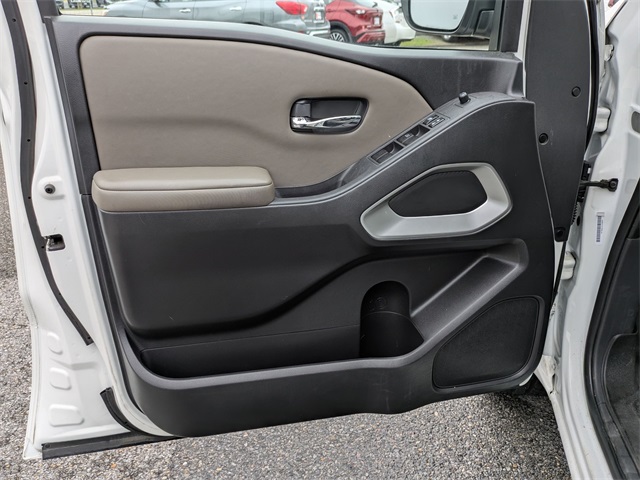 2022 Nissan Frontier SV photo 12