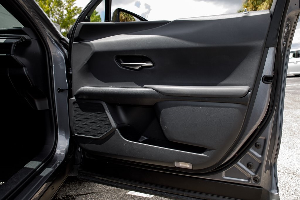 2019 Lexus UX 200 photo 36