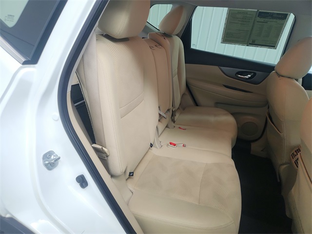2016 Nissan Rogue SV photo 36