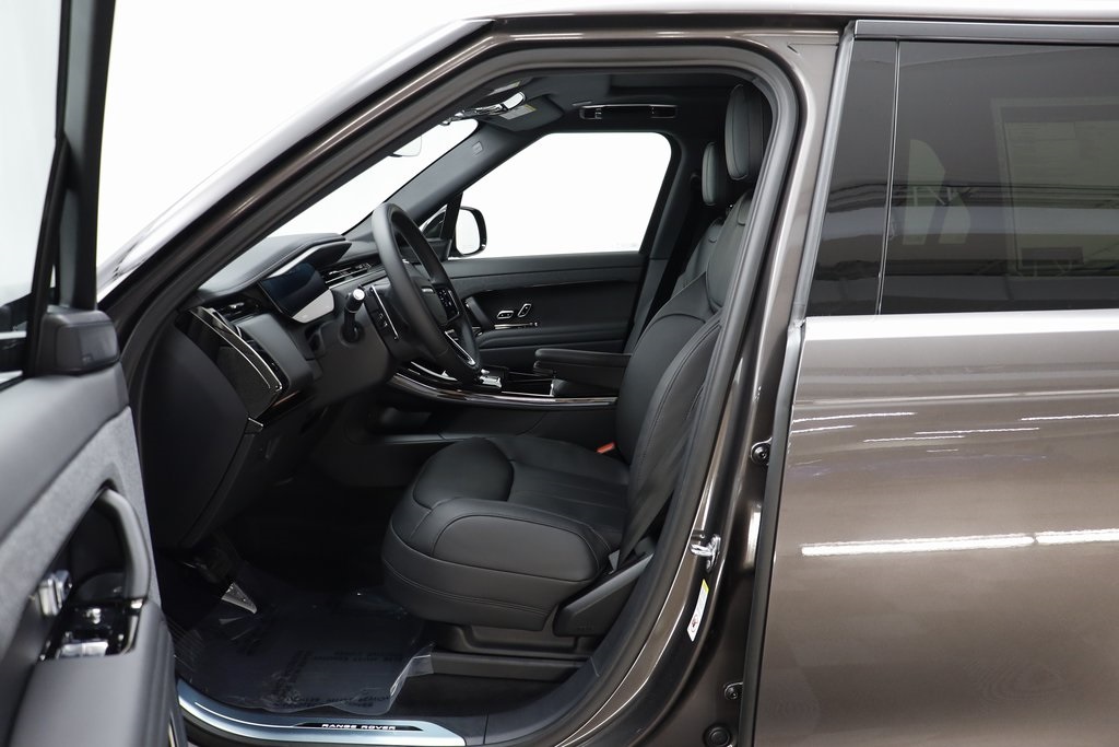 2025 Land Rover Range Rover Sport SE photo 6
