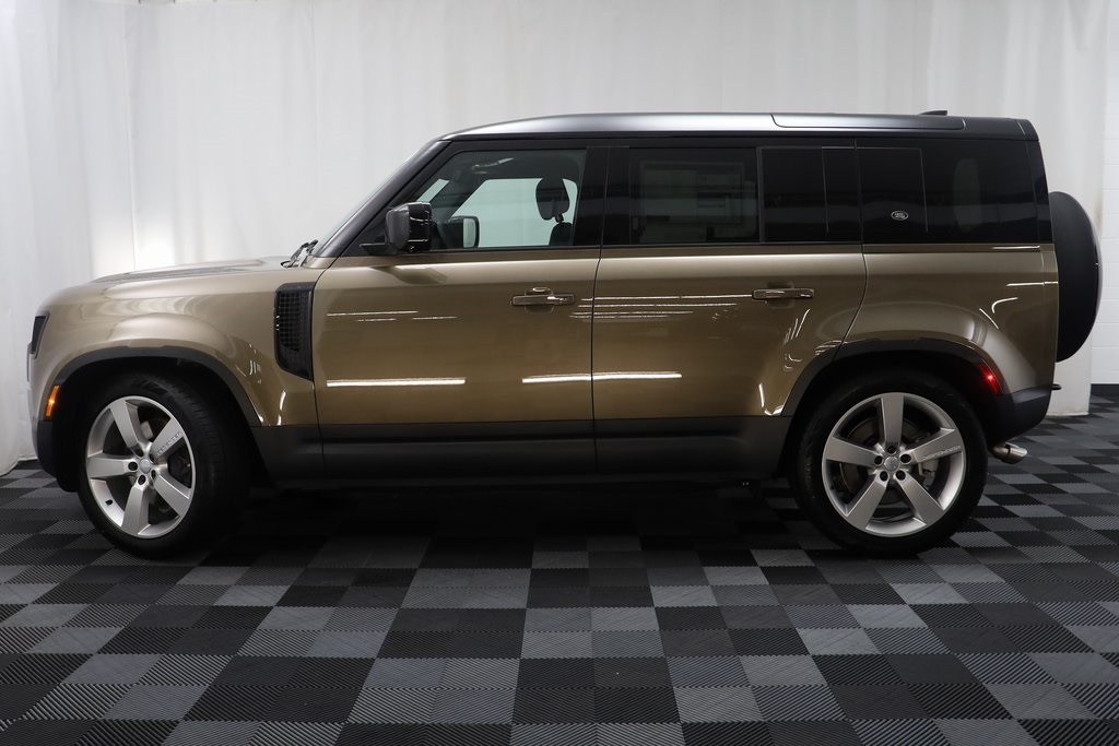 2024 Land Rover Defender 110 SE photo 5
