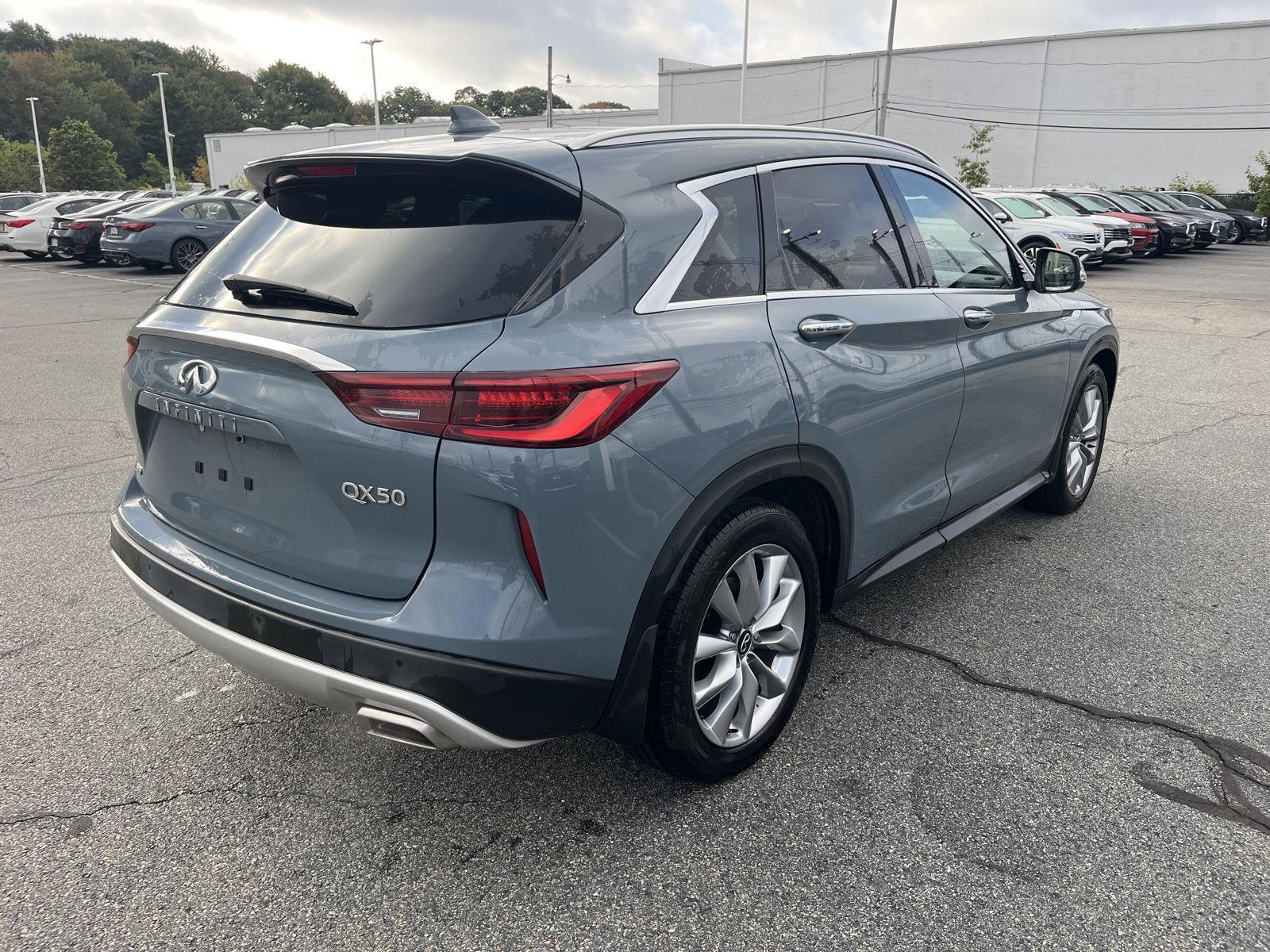 2022 Infiniti QX50 Essential photo 3