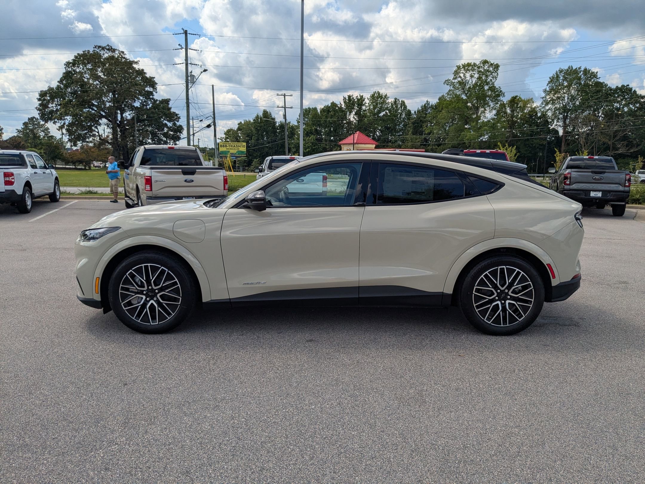 2025 Ford Mustang Mach-E Premium photo 10