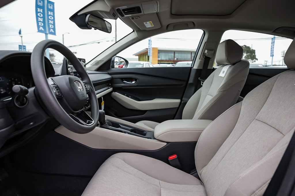 2025 Honda Accord SE photo 19