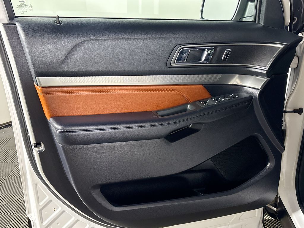 2019 Ford Explorer XLT photo 10