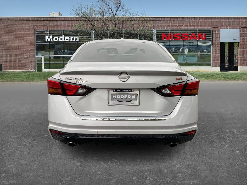 2023 Nissan Altima 2.5 SR photo 3
