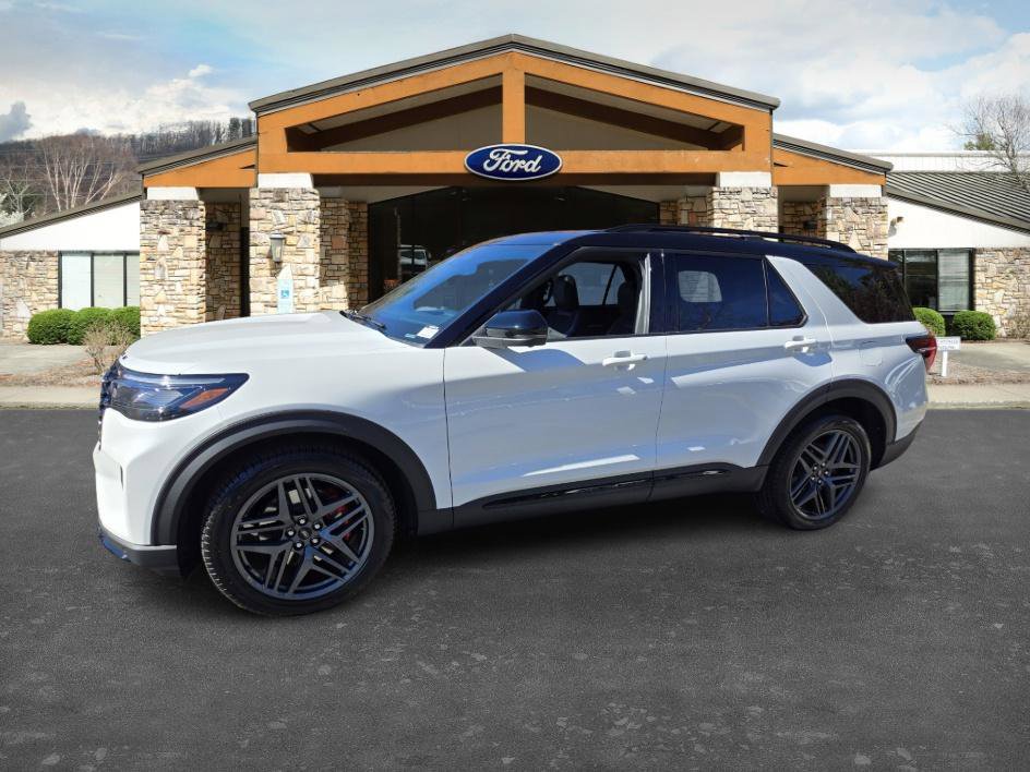 2025 Ford Explorer ST's photo