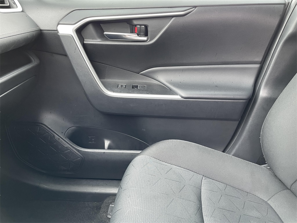 2024 Toyota RAV4 XLE photo 19