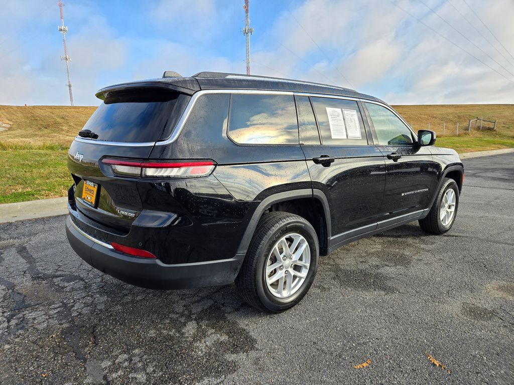 2022 Jeep Grand Cherokee Laredo photo 2
