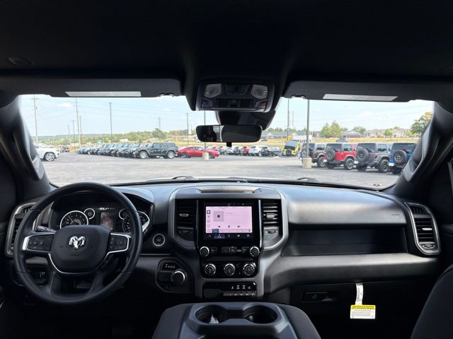 2025 Ram 1500 Tradesman photo 9