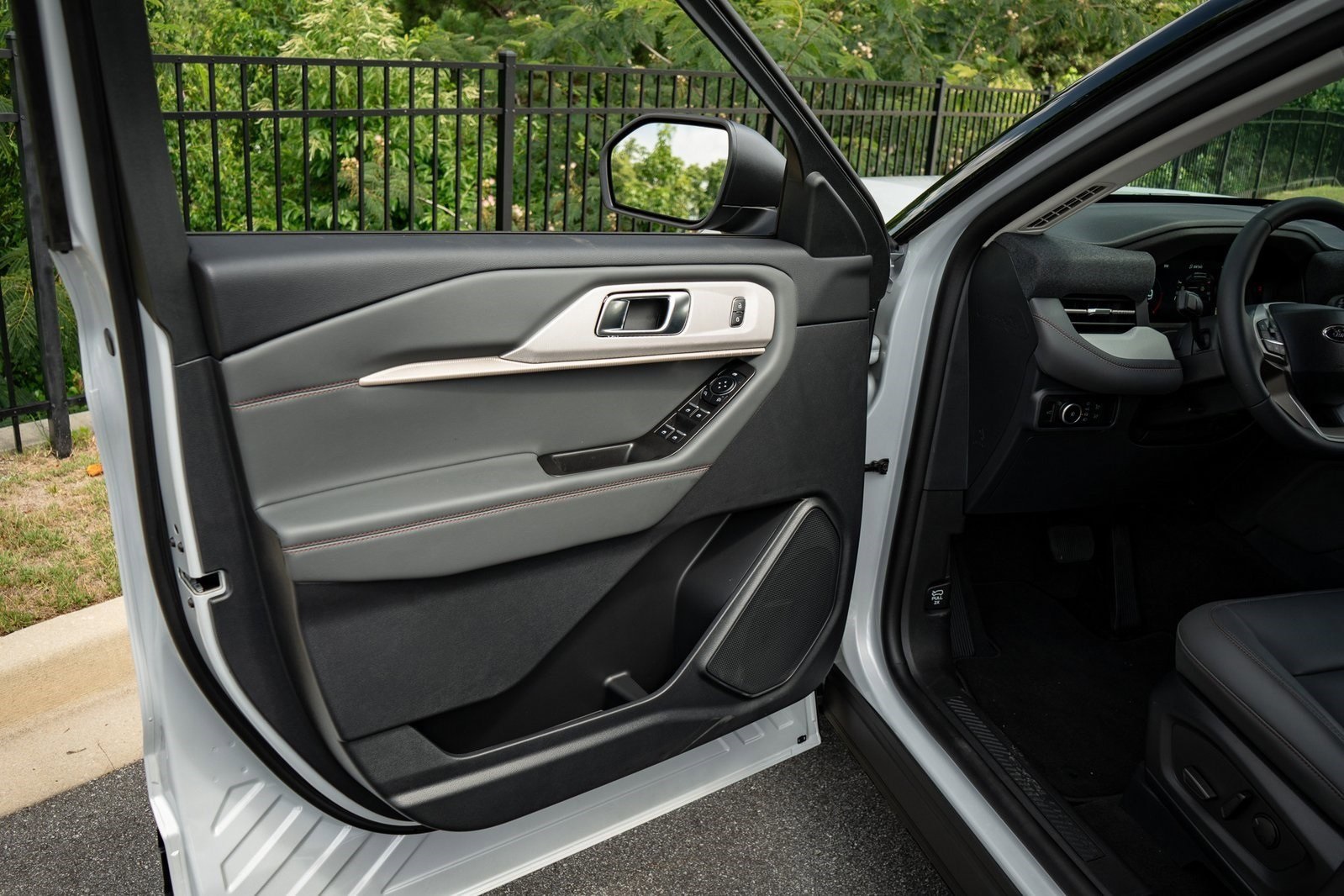 2025 Ford Explorer photo 15