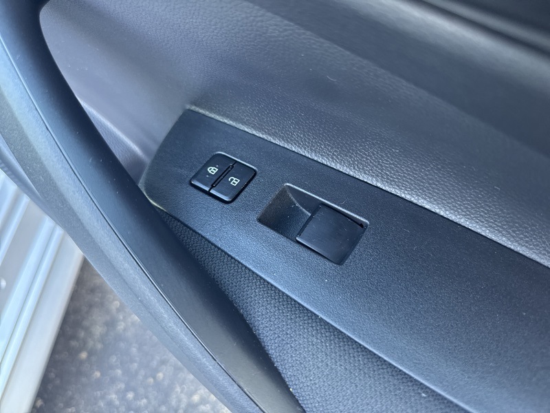 2025 Toyota Corolla LE photo 40