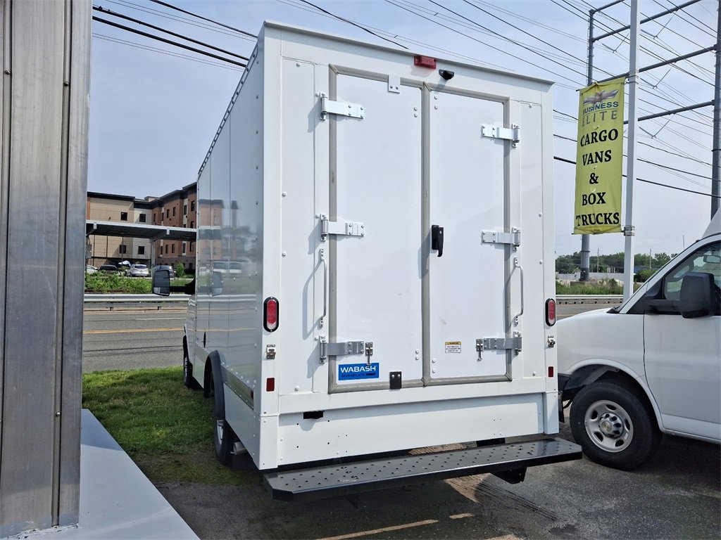 2025 Chevrolet Express Cutaway 3500 photo 3