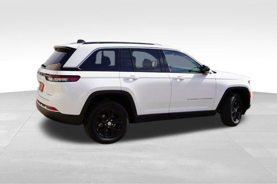 2025 Jeep Grand Cherokee Limited photo 2