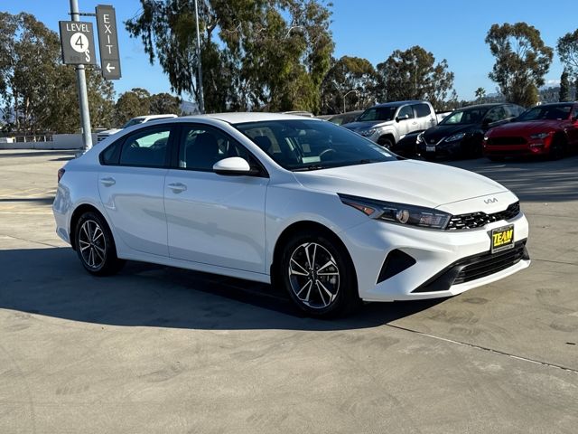 2023 Kia Forte LXS photo 3