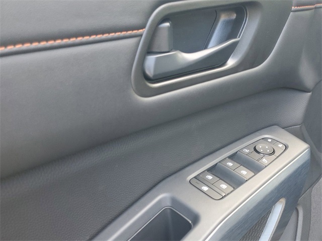 2025 Nissan Pathfinder SV photo 4