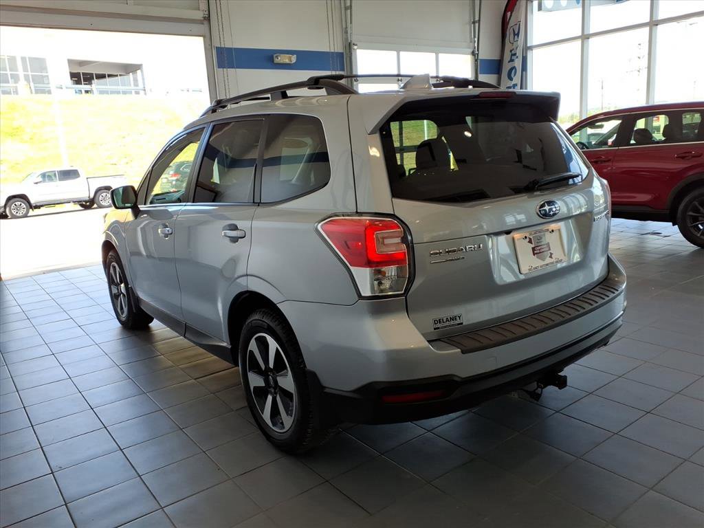 2018 Subaru Forester Premium photo 5