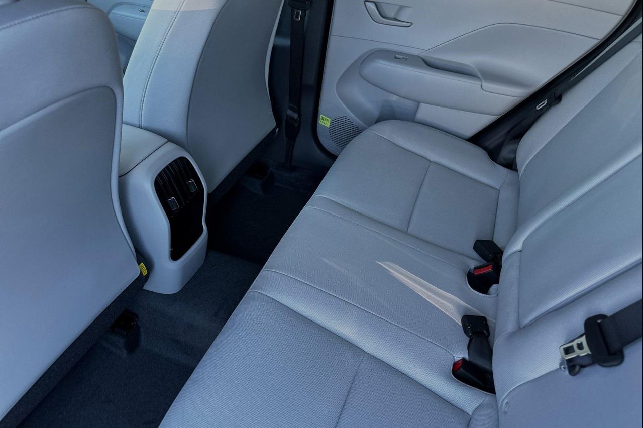 2025 Hyundai Kona SEL photo 11