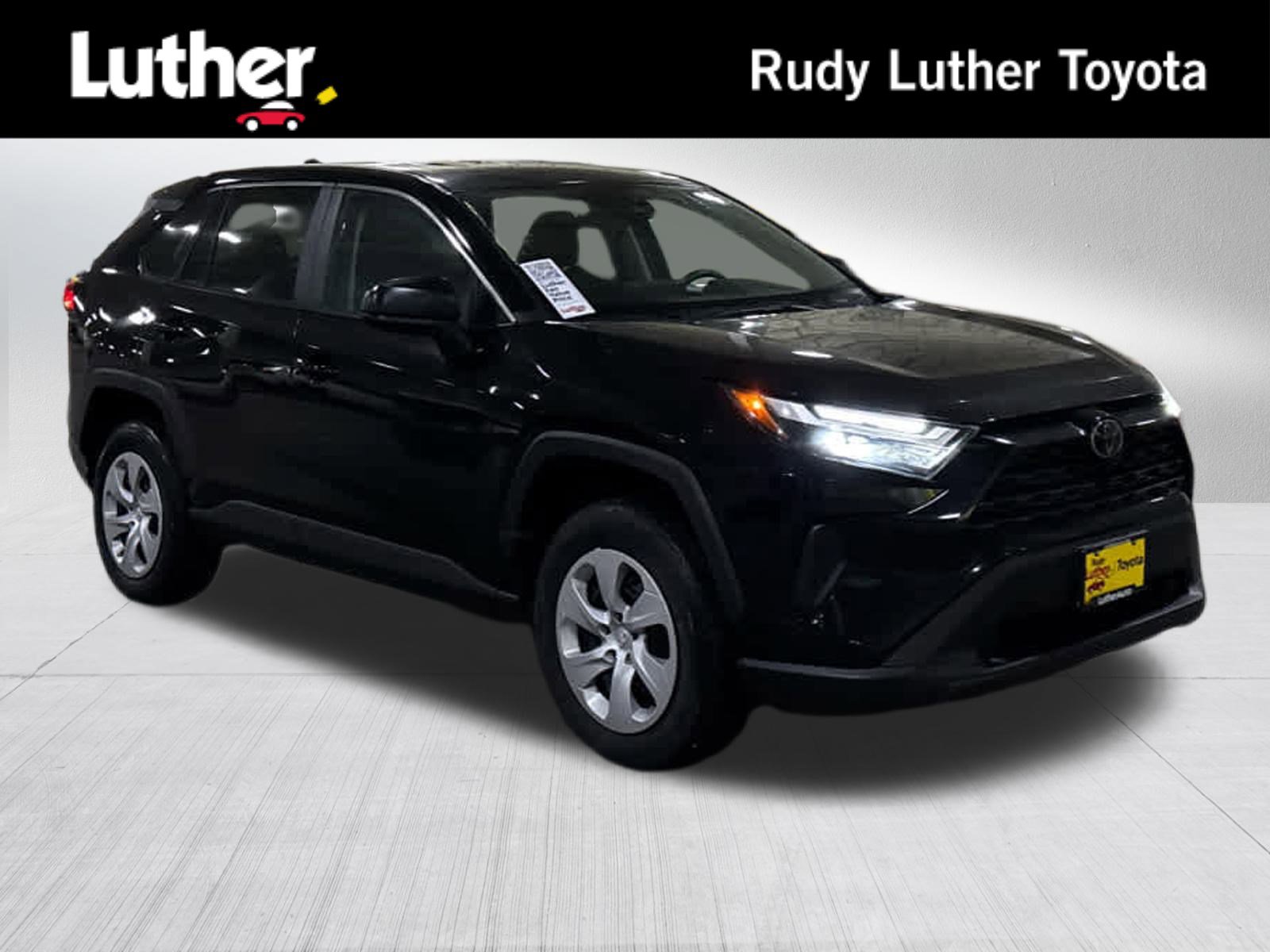 2024 Toyota RAV4 LE's photo