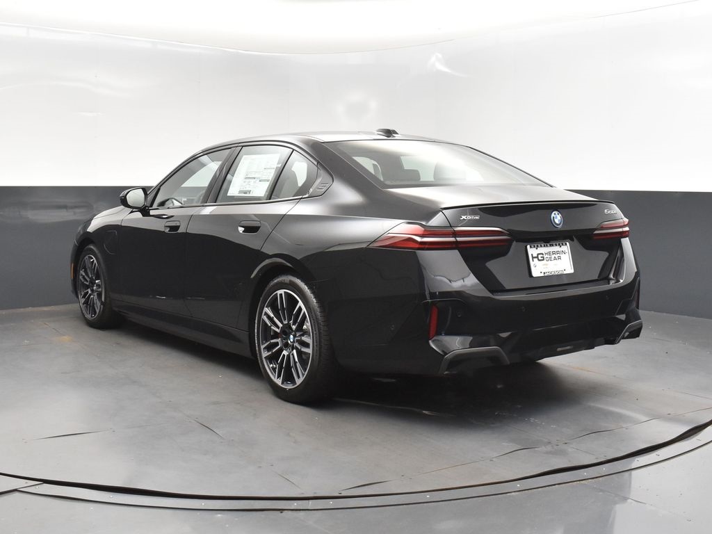 2026 Bmw 550e xDrive photo 5