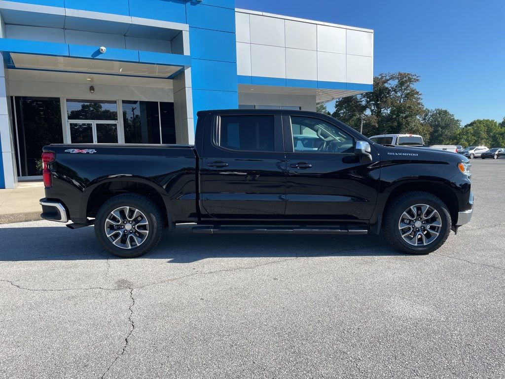 2023 Chevrolet Silverado 1500 LT photo 9