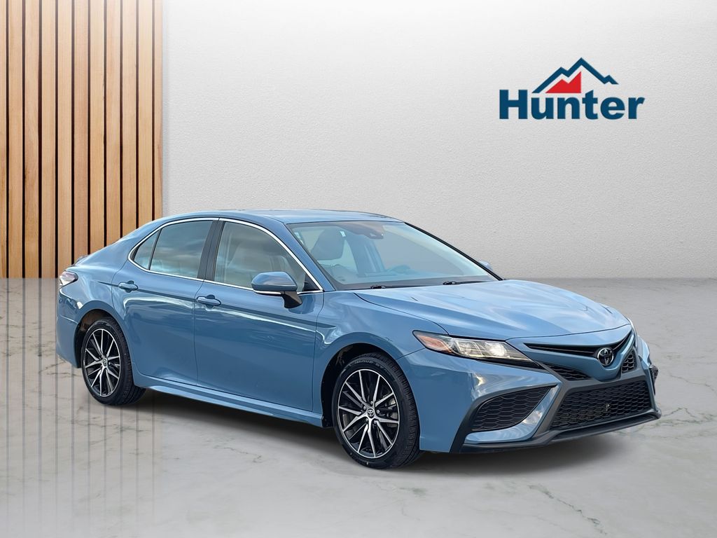2023 Toyota Camry SE's photo