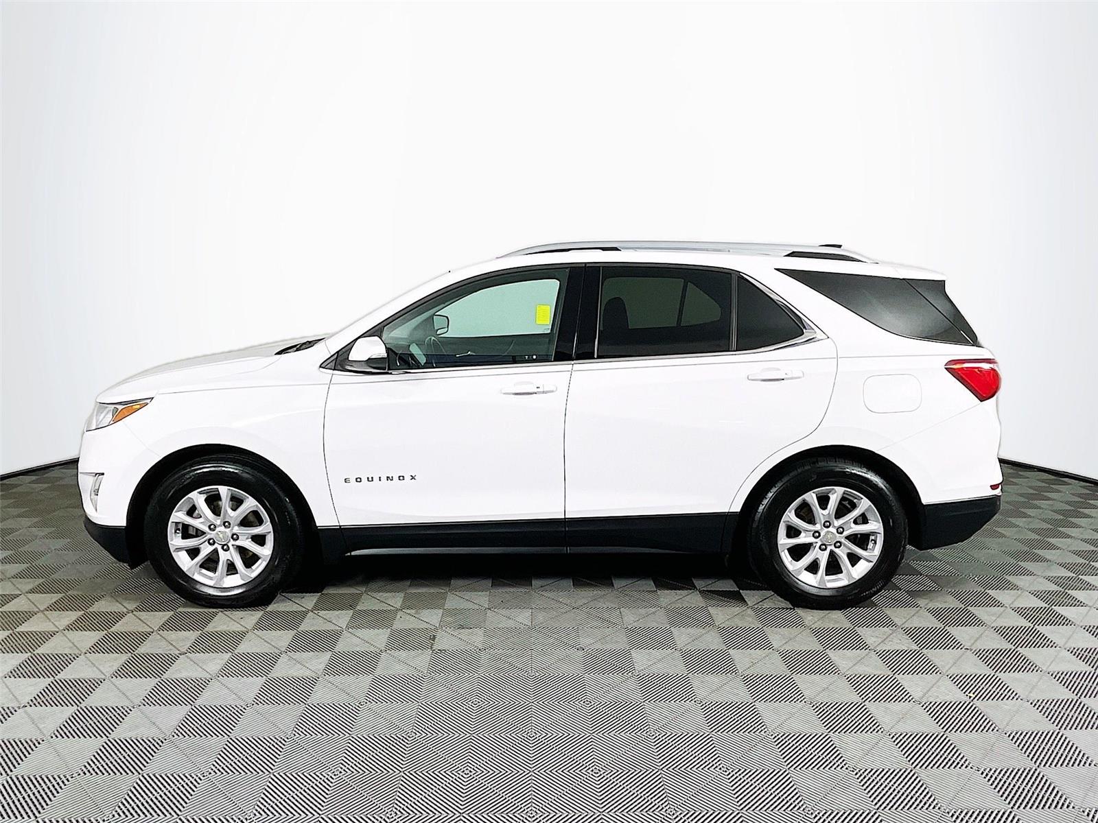 2019 Chevrolet Equinox LT photo 2