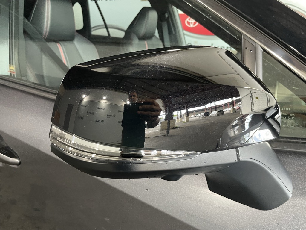 2025 Toyota RAV4 Hybrid XSE photo 9