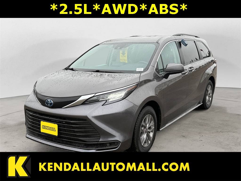2023 Toyota Sienna LE's photo