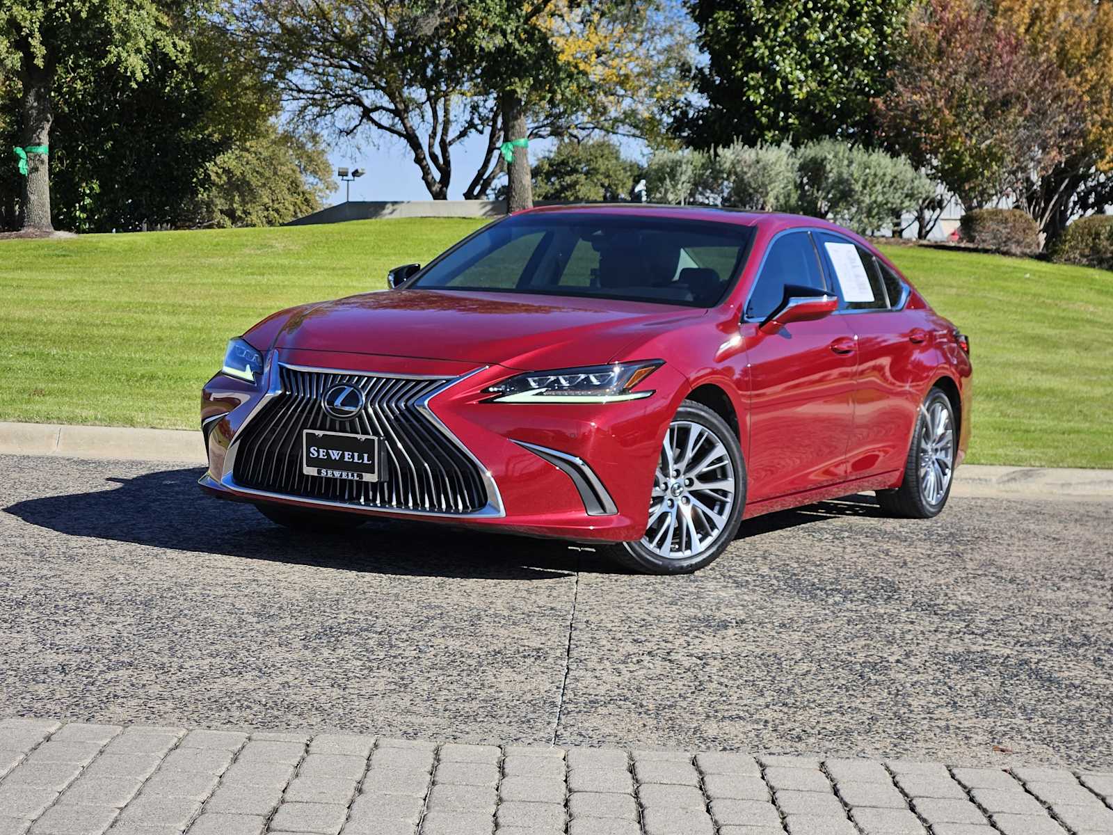 2019 Lexus ES 350 Luxury's photo