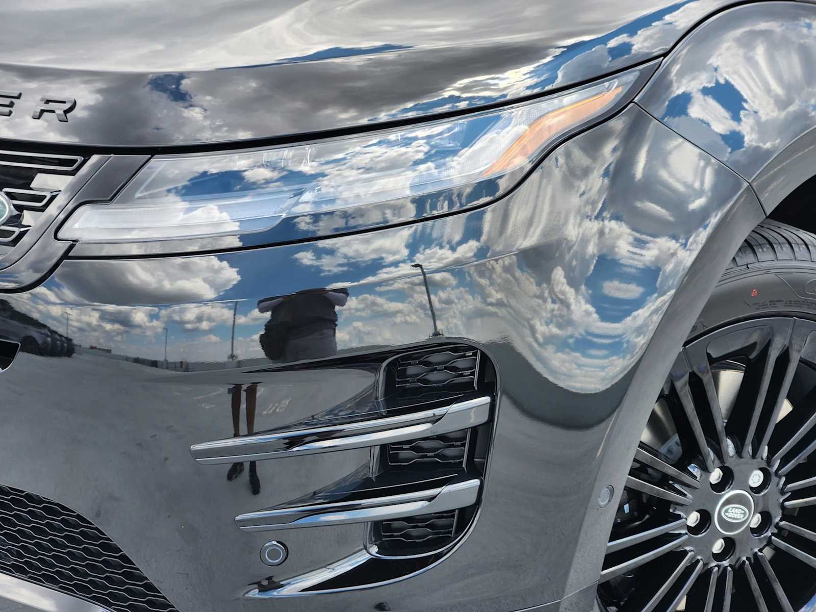 2026 Land Rover Range Rover Evoque Dynamic SE photo 8