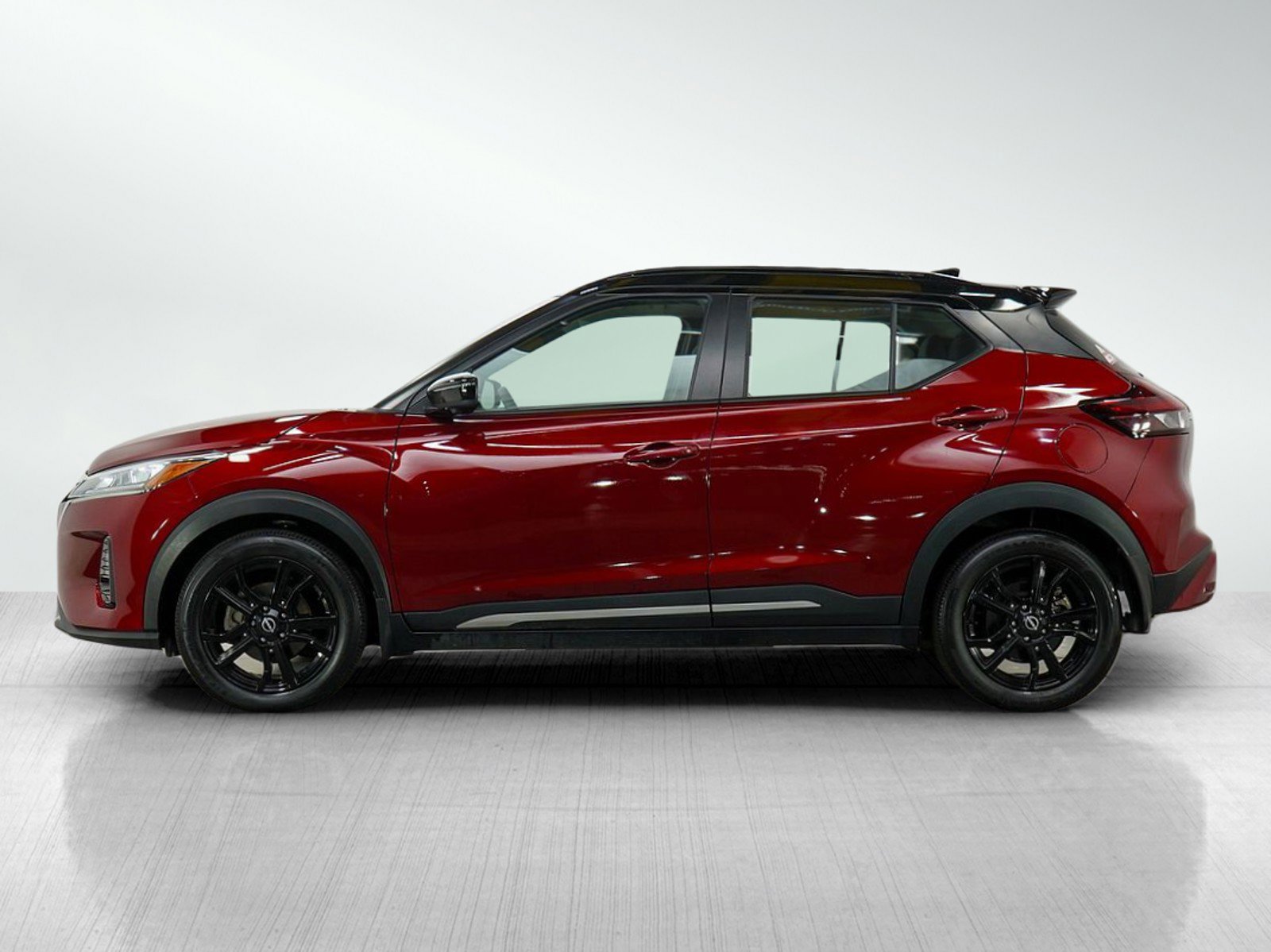 Used 2022 Nissan Kicks SR with VIN 3N1CP5DV2NL532410 for sale in Minneapolis, Minnesota