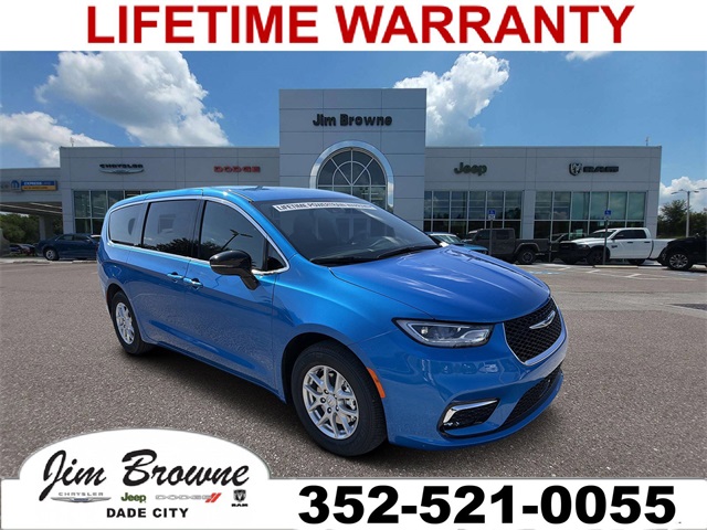 2026 Chrysler Pacifica Select's photo