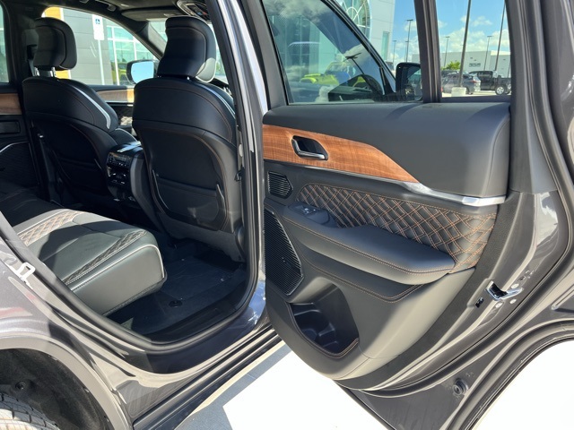 2025 Jeep Grand Cherokee Summit Reserve photo 18
