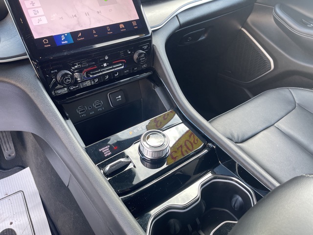 2023 Jeep Grand Cherokee Limited photo 13