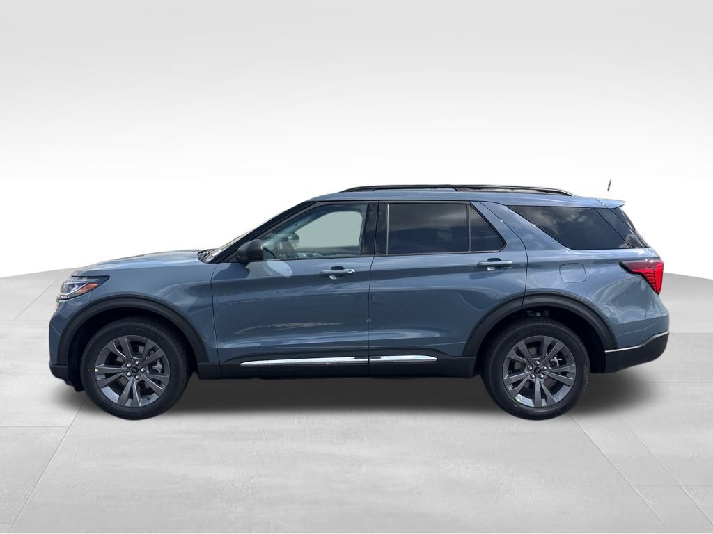 2025 Ford Explorer photo 2